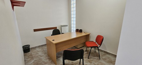 Putignano 2000 Locale Angolare Ideale Per Ufficio, Ottimo Stato.